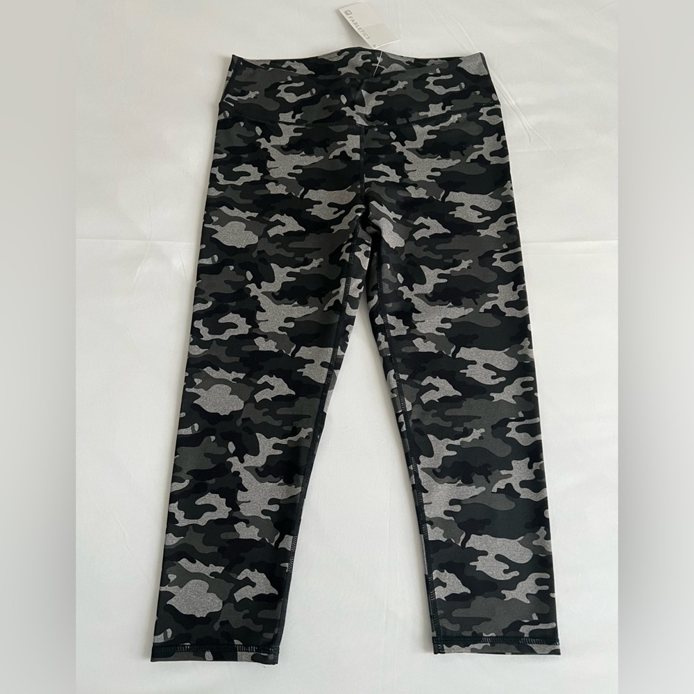 NWTs Fabletics Salar Capri leggings